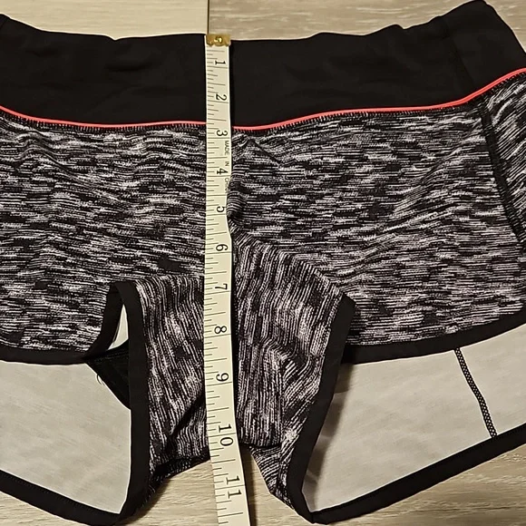 🐰Lululemon Speed Short in Dramatic Static - Picture 14 of 15